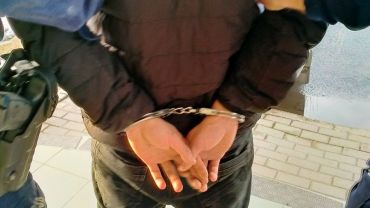 Kobieta wzywała pomocy przez okno. Znęcał się nad nią mąż, bił ją i groził, że zabije