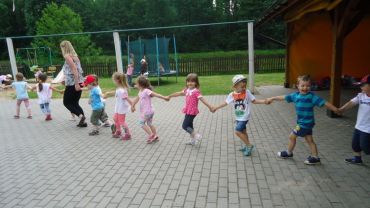Przedszkolaki z Jastrzębia na wycieczce w gospodarstwie w Pielgrzymowicach