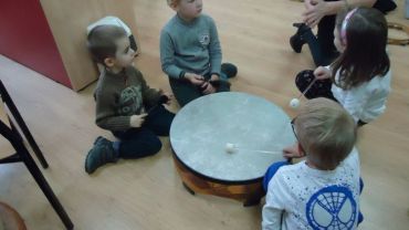Dzieci z Przedszkola nr 2 wzięły udział w zajęciach muzycznych