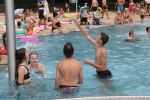 Mieszkańcy miasta korzystają z pięknej pogody na kąpielisku w Zdroju, 