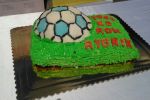 Młode adeptki cukiernictwa z ZSZ stworzyły piłkarski tort, materiały prasowe ZSZ Jastrzębie-Zdrój