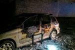 Pożar przy garażach. Ktoś podpalił samochód, Jastrzębie-Zdrój- informacje drogowe 24h