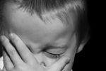 Przeraźliwy płacz dziecka a rodzice w stanie upojenia, pixabay