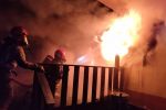 Nocny pożar w Jastrzebiu-Zdroju. Domek letniskowy doszczętnie spłonął, PSP Jastrzębie-Zdrój