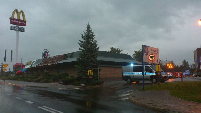 Alarm bombowy w McDonald’s. Ewakuowano jastrzębską restaurację, KMP w Jastrzębiu-Zdroju