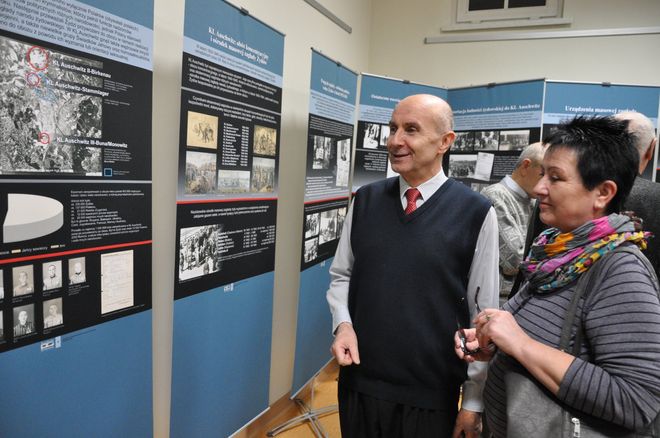 Wystawa o Niemieckim Nazistowskim Obozie Śmierci Konzetrationslager Auschwitz