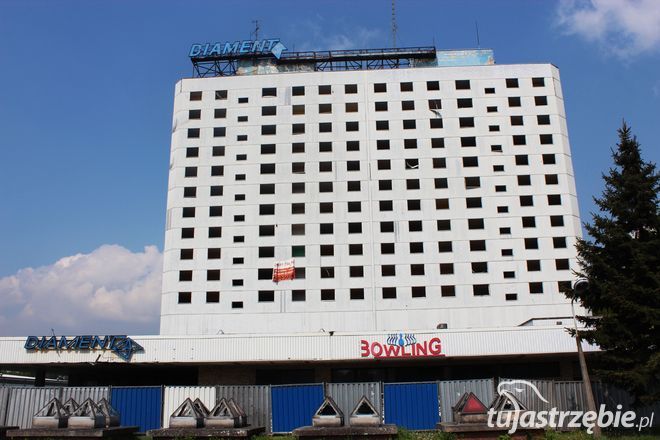 Rozbiórka 12-piętrowego hotelu Diament idzie pełną parą [zdjęcia], pww