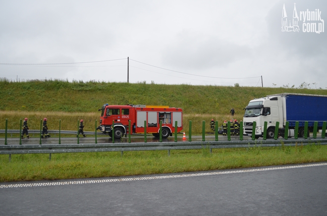 Wypadek na autostradzie A1. Całkowicie rozbite BMW, Bartłomiej Furmanowicz