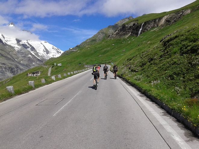 Z rowerami wybrali się w Alpy, materiały prasowe