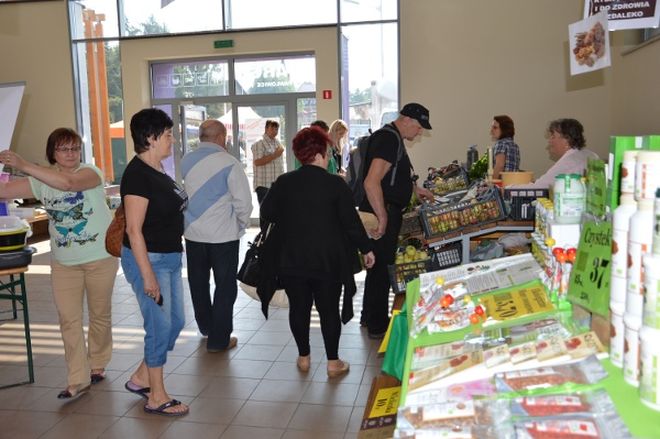 Mnóstwo osób przyszło na eko-targ po ekologiczną żywność, UG w Pawłowicach