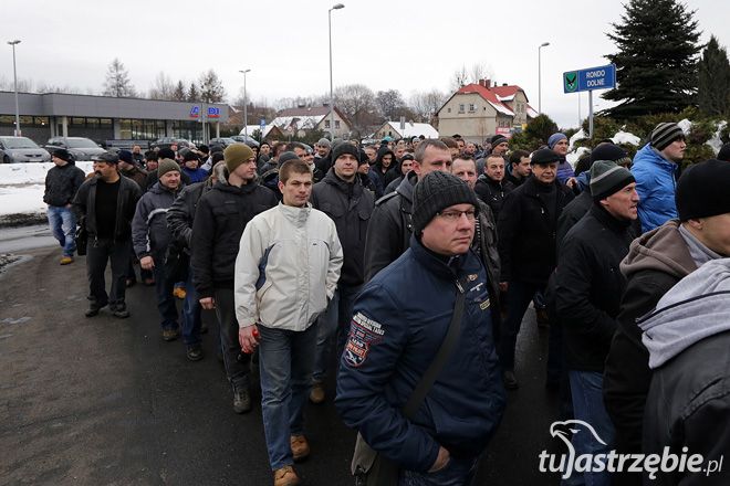 Górnicy strajkują od środy (28.01). W piątek, w samo południe wyszli na ulice i zablokowali dwa ronda