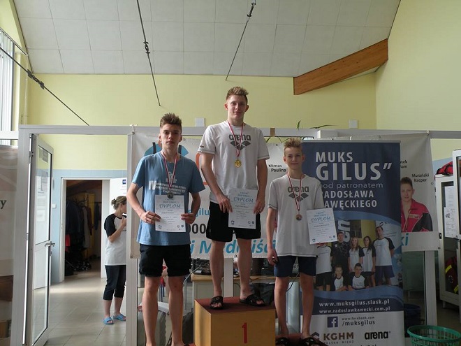 Młodzi pływacy z jastrzębskiego klubu H2O zdobyli łącznie 12 medali na zawodach pływackich w Woli i Herbach