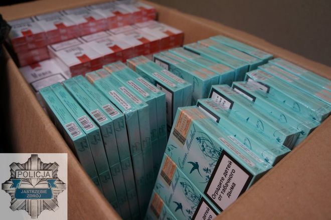 Jastrzębianin trzymał w garażu ponad 700 paczek nielegalnych papierosów, KMP w Jastrzębiu-Zdroju