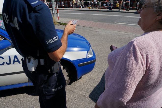Policjanci „wlepiali” wczoraj mandaty pieszym, KMP Jastrzębie Zdr.