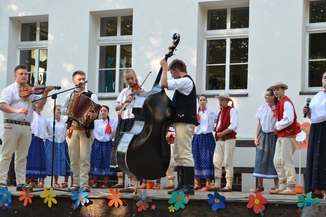 Festyn dożynkowy przy fontannie św. Franciszka, Anna Borawska, UM