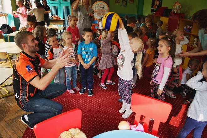 Gracze Jastrzębskiego Węgla z wizytą u przedszkolaków, Daniel Asztemborski, materiały prasowe 