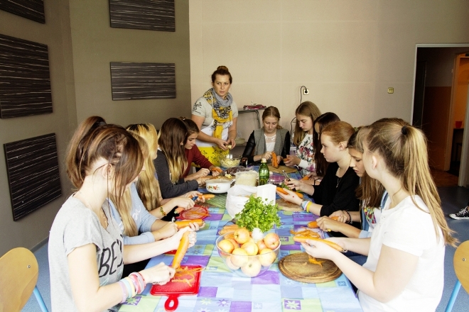 Uczniowie z Jastrzębia-Zdroju uczą się jak wygląda „zdrowy talerz”, Anna Krachało, materiały prasowe UM Jastrzębie-Zdrój