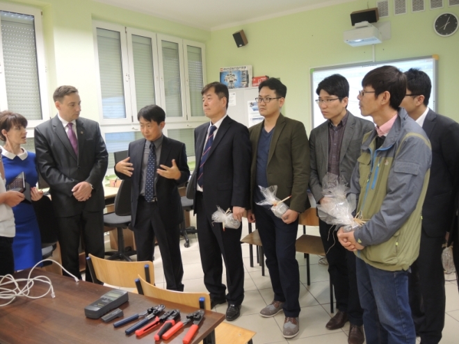 Przedsiębiorcy z Korei Południowej z wizytą w ZS 6, materiały prasowe ZS 6