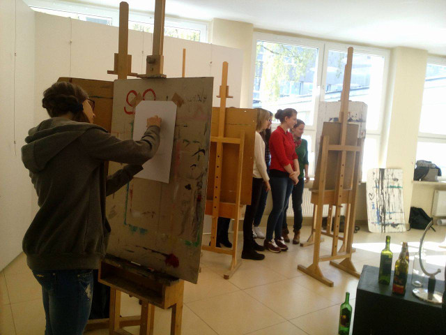 Koledzy z wodzisławskiego „Plastyka” przygotowali warsztaty dla uczniów szkoły przy szpitalu, materiały prasowe ZSS przy WSRdD