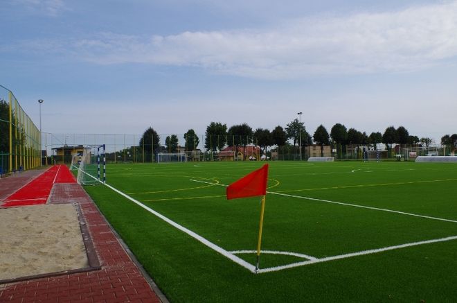 Sportowcy i uczniowie będą trenować na odnowionym boisku, UG Pawłowice