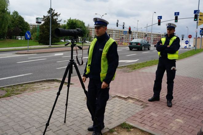 Uwaga kierowcy! Policjanci tropią wykroczenia za pomocą fotorejestratora, KMP w Jastrzębiu-Zdroju