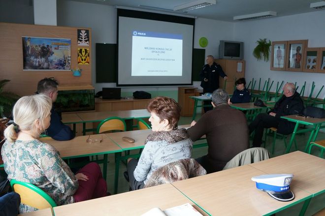 Policjanci zakończyli konsultacje w sprawie map zagrożeń bezpieczeństwa, KMP w Jastrzębiu-Zdroju