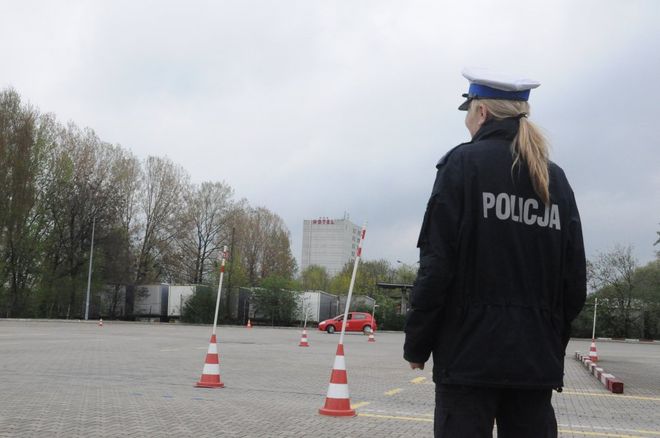 Kierowcy w wieku 50+ doskonalili umiejętność jazdy samochodem, Policja Śląska