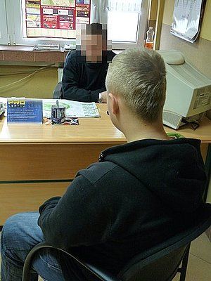 Nastolatkowie wpadli podczas handlu narkotykami, KMP w Jastrzębiu-Zdroju
