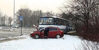 Autobus zderzył się z fiatem, KMP w Jastrzębiu-Zdroju