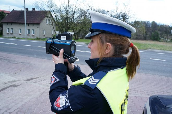 Akcja „Prędkość”: skontrolowano 70 pojazdów, a ukarano aż 52 kierowców, KMP w Jastrzębiu-Zdroju