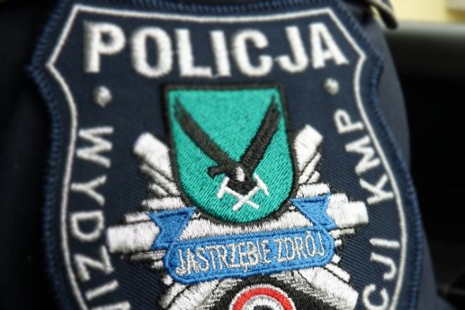 Policja zatrzymała 51-letniego wandala. Zniszczył trzy samochody, KMP Jastrzębie-Zdrój