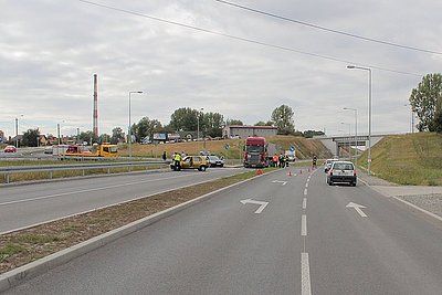 Samochód ciężarowy zderzył się z osobowym. Poszkodowana trafiła do szpitala, KMP w Jastrzębiu-Zdroju