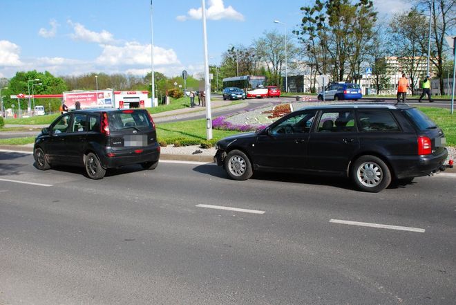 Wypadek na skrzyżowaniu Al. Piłsudskiego z Graniczną. Policja szuka świadków, KMP w Jastrzębiu-Zdroju