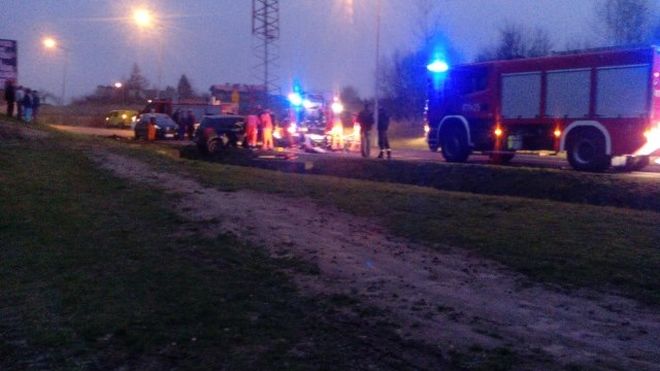 Cieszyńska: kierowca samochodu na skrzyżowaniu koziołkował w powietrzu, Facebook: Jastrzębie Zdrój & Okolice - Informacje Drogowe
