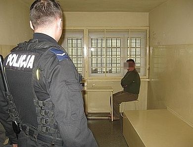 Trafił do więzienia, bo źle przechodził przez jezdnię, KMP w Jastrzębiu