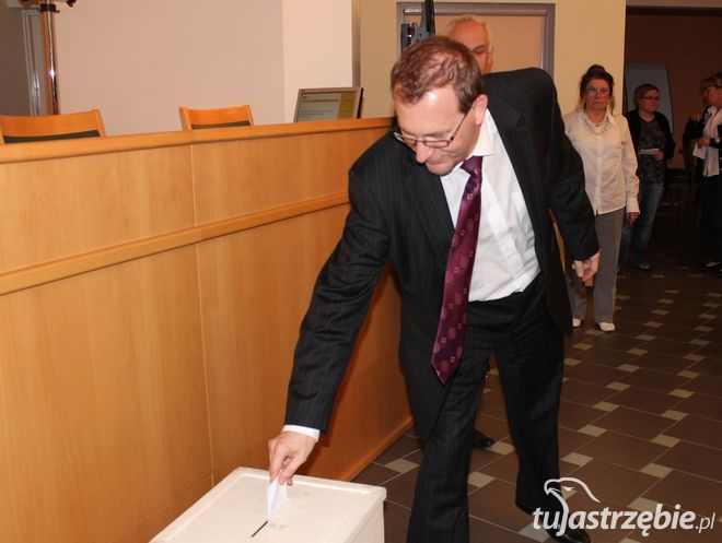 Roman Foksowicz potrzebował 11 głosów, by zostać nowy przewodniczącym. Otrzymał tylko 7.