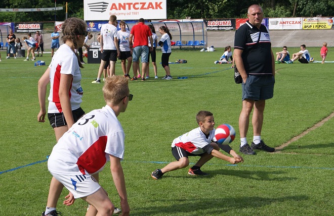 Młodzi siatkarze z jastrzębskich szkół wzięli udział w Mistrzostwach Polski Orlik Volleymania 2016, ZSMS Jastrzębie-Zdrój