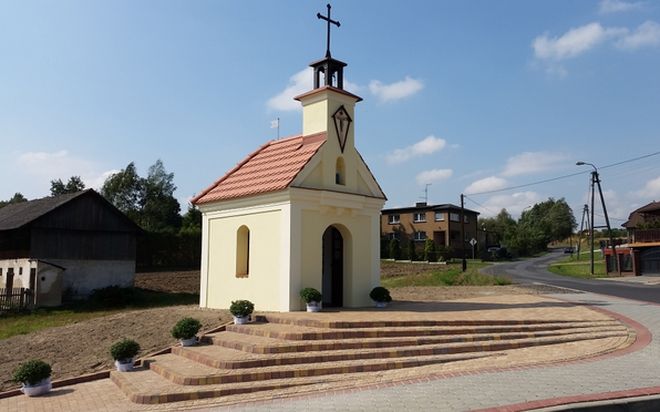 Kapliczka w Moszczenicy nabrała nowego blasku, Robert Cebula
