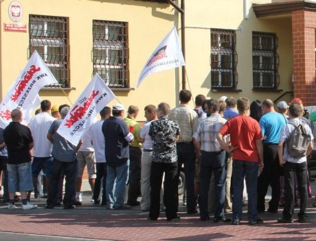 Pracownicy PRG ROW strajkowali przed „skarbówką”, 